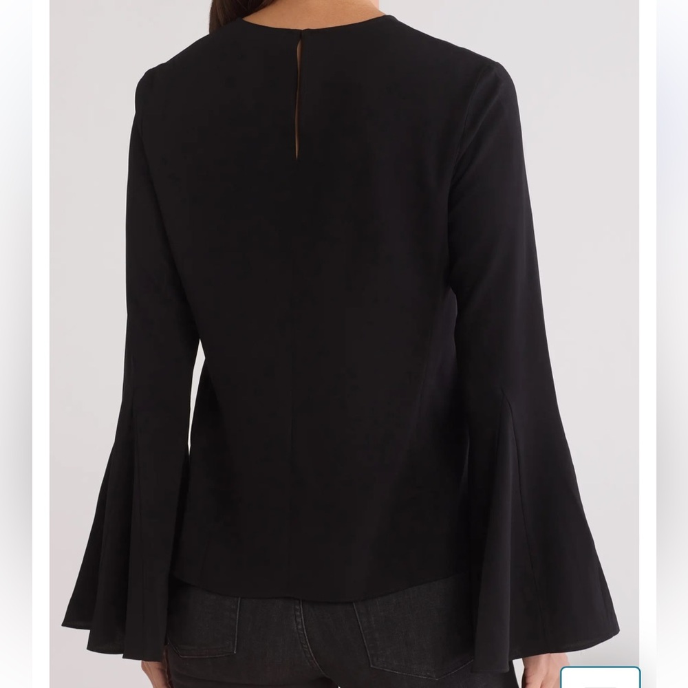 Frame flutter sleeve Top - Picture 3 of 5